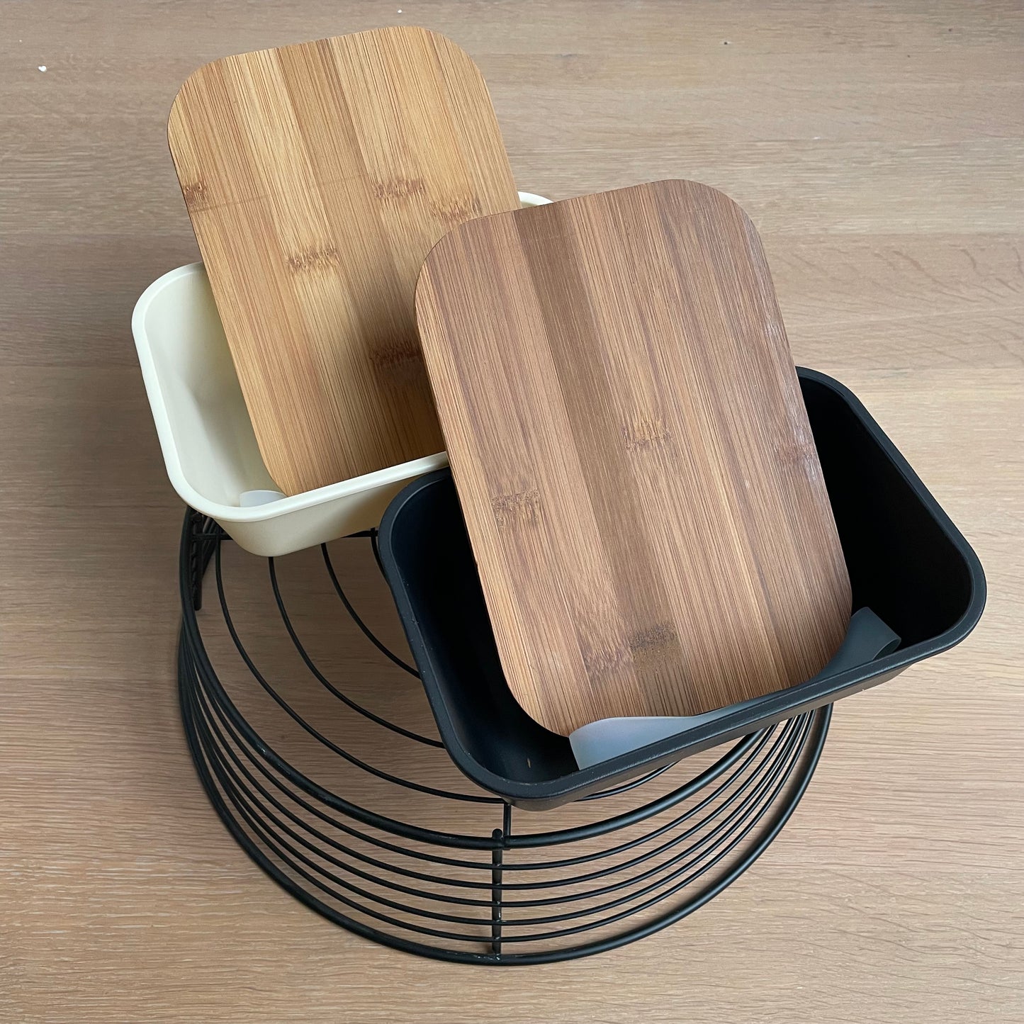brooddoos zwart