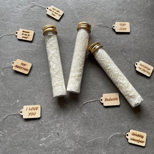 Buisje met zeepvlokken