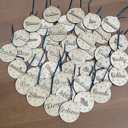 Houten kerstbal met naam