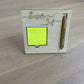 houder voor sticky notes en balpen